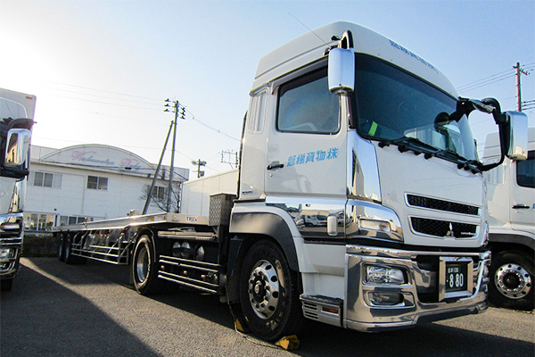 コンテナトレーラー車